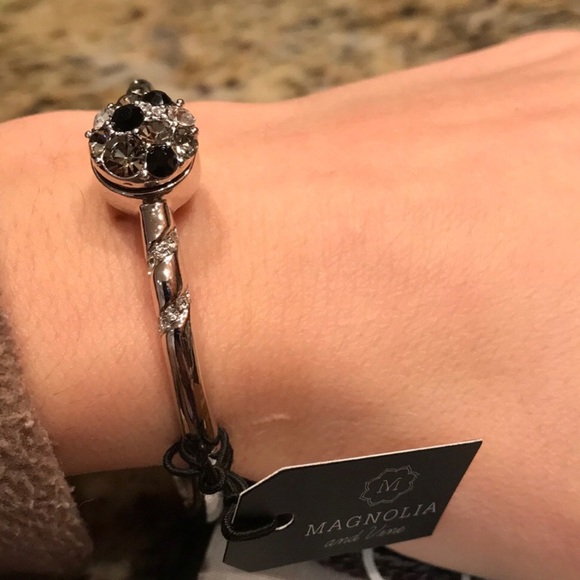 Jewelry - Magnolia and Vine Bangle